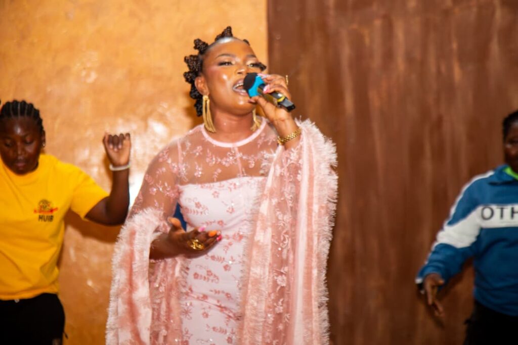 Asaba gave an electric performance to thrill students 